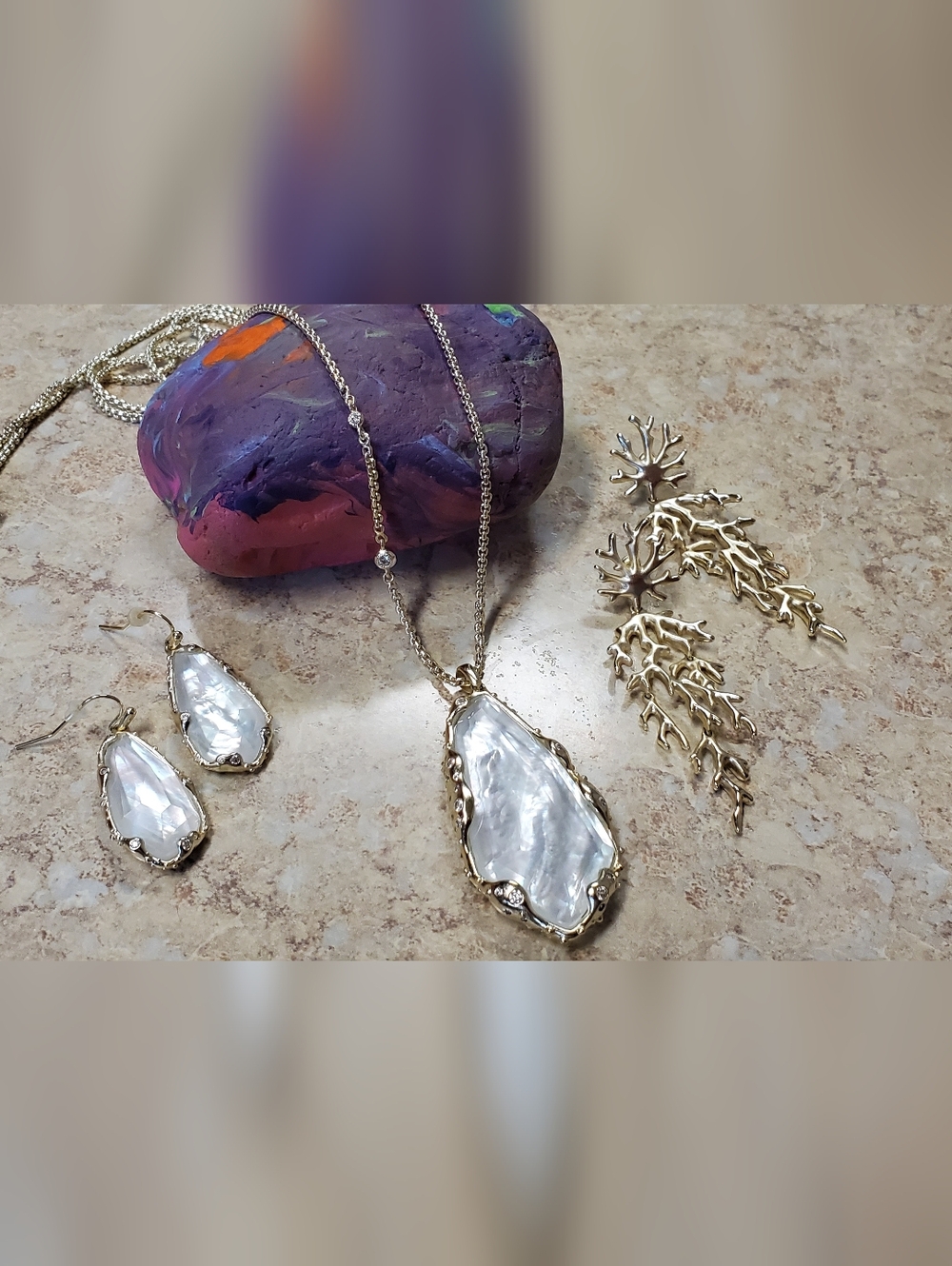 Kendra Scott Gold-Tone Mother of Pearl Pendant Necklace - Picture 6 of 6